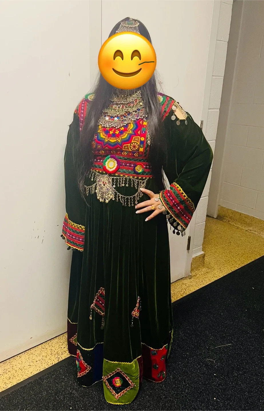 Afghani dress image indicator(2)