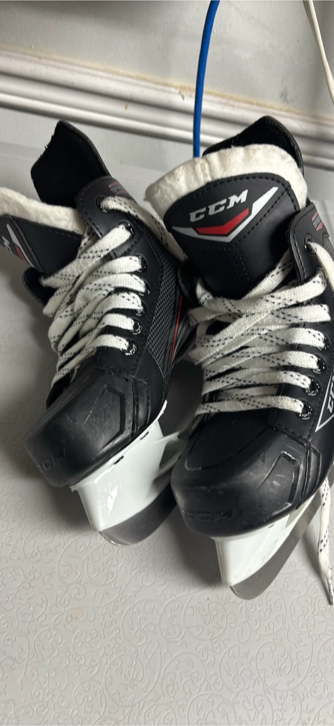 CCM Kids Hockey Skates, Size 13Y