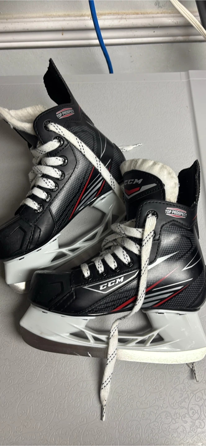 CCM Kids Hockey Skates, Size 13Y - photo 2
