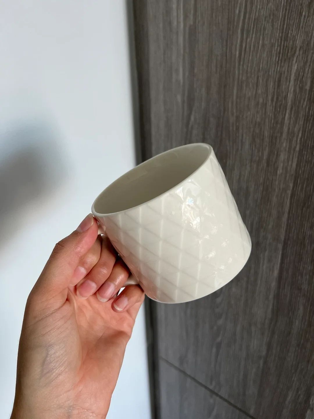 Set of 4 white ceramic mugs image indicator(2)