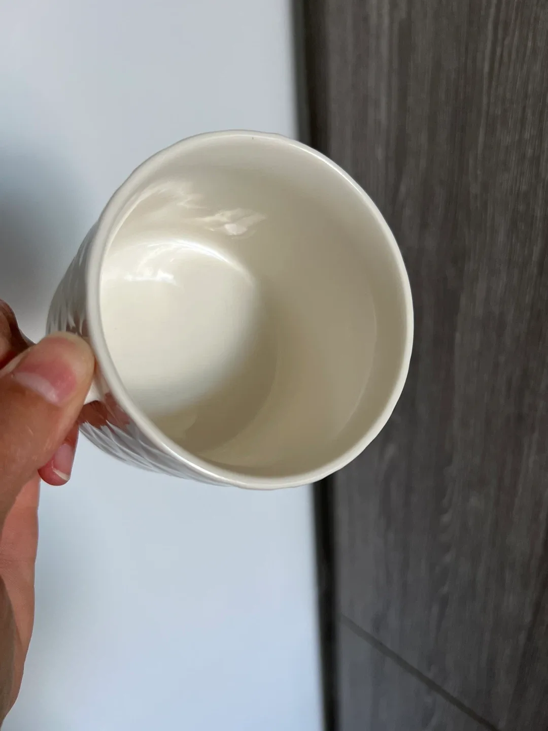 Set of 4 white ceramic mugs image indicator(3)