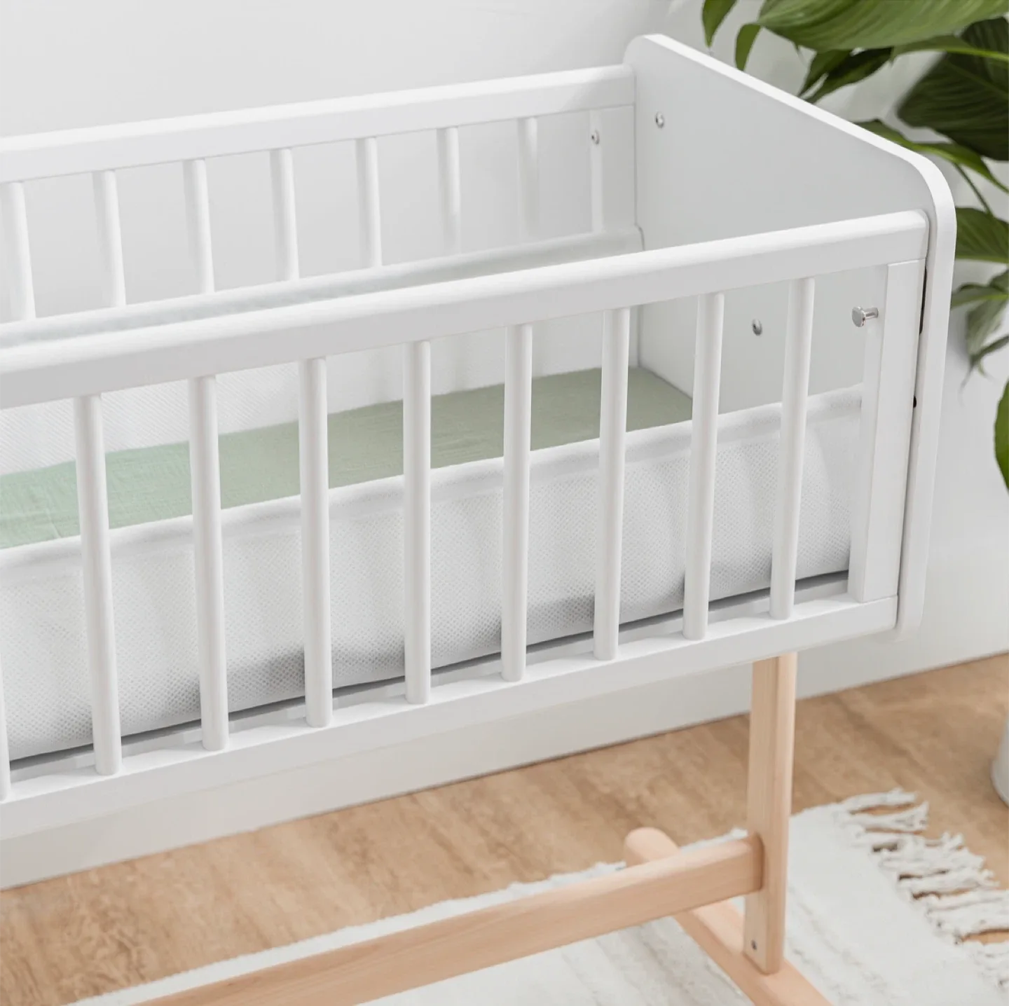 Comfycubs Wooden Bedside Bassinet Sleeper image indicator(2)