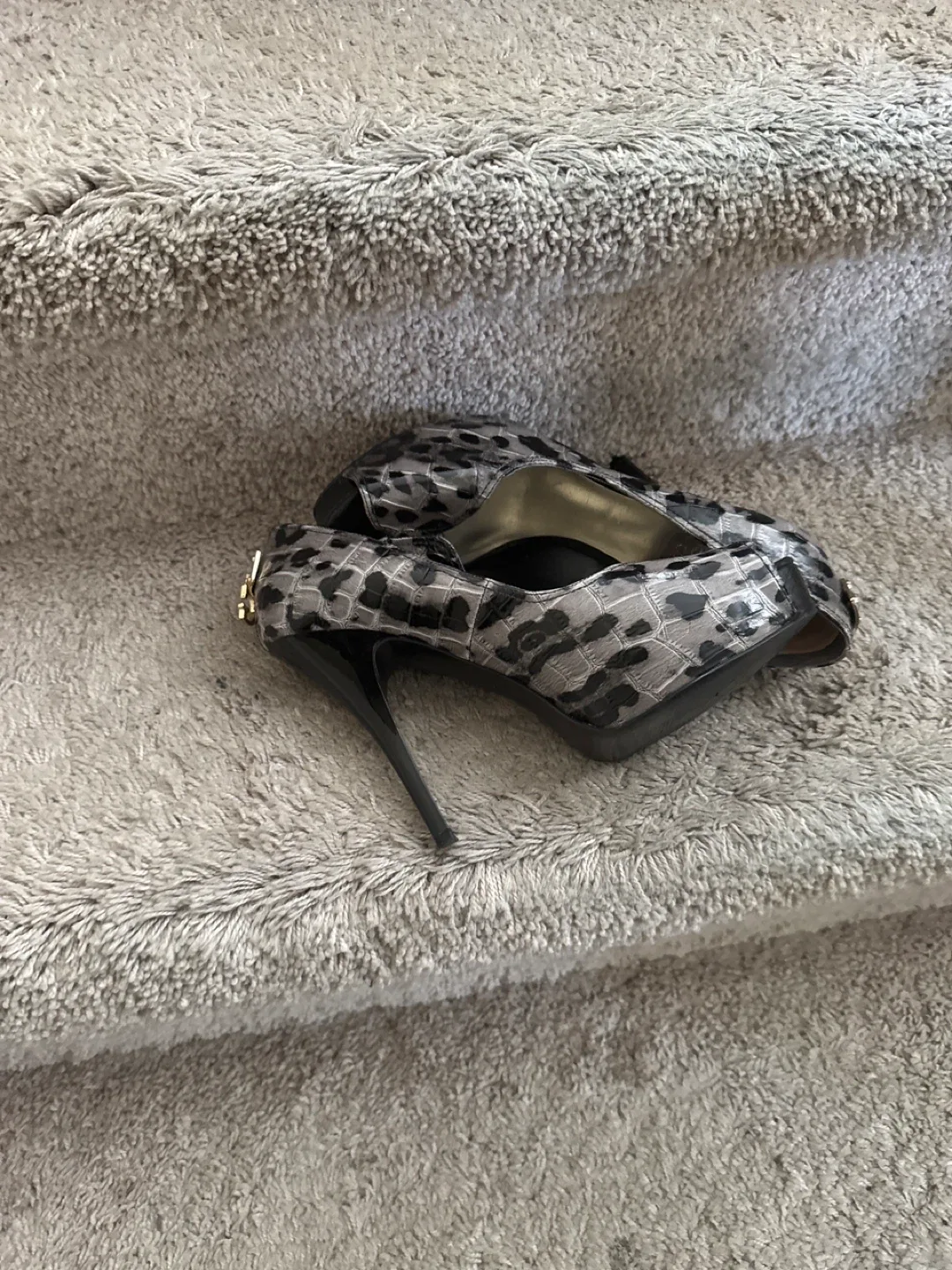 Guess Leopard Print Heels - Size 9M image indicator(4)