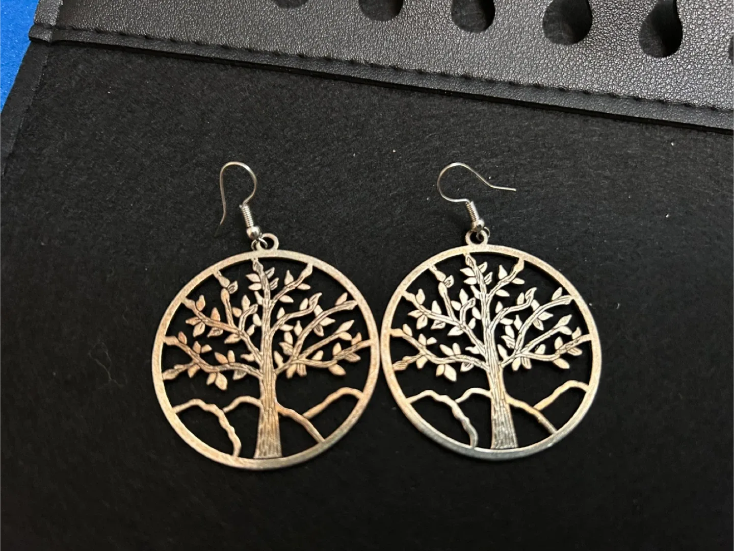 Fashion earrings thumbnail