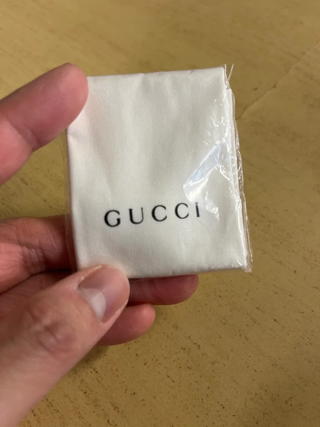 Gucci Glass Cleaning Cloth - New image indicator(2)