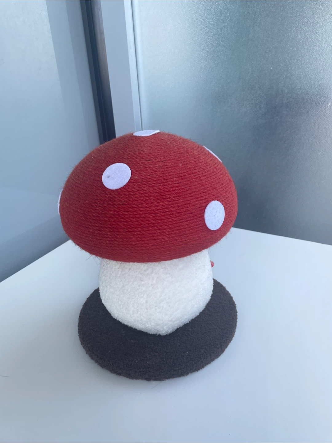 Mushroom cat scratcher