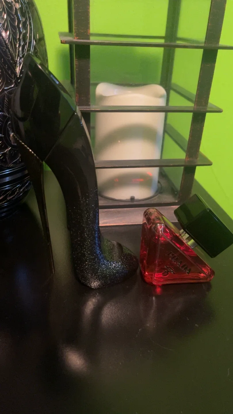 Carolina Herrera Good Girl supreme & Prada Paradoxe Perfume Set thumbnail