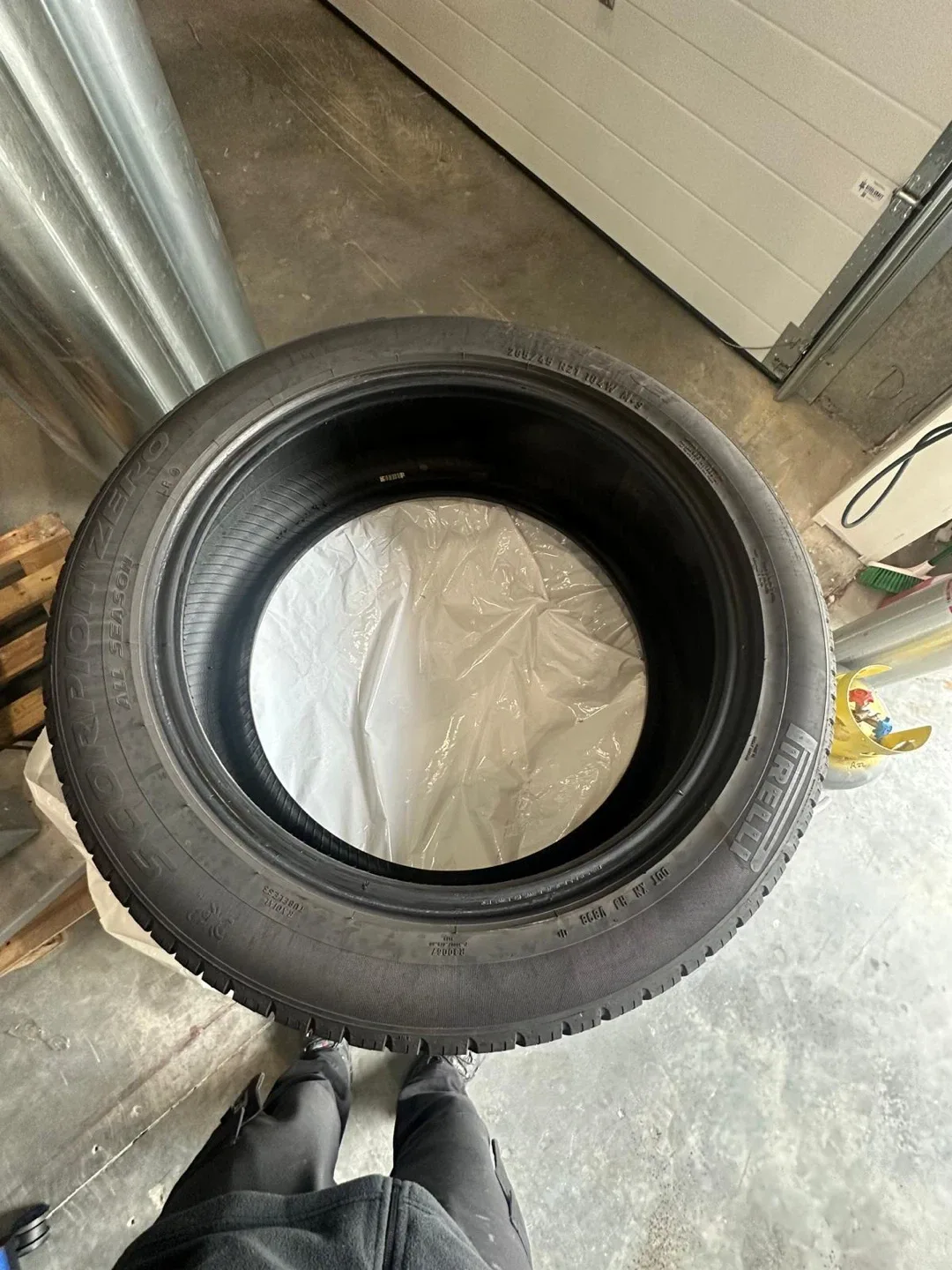 Pirelli P Zero All Season 265/45R21 Tires image indicator(2)