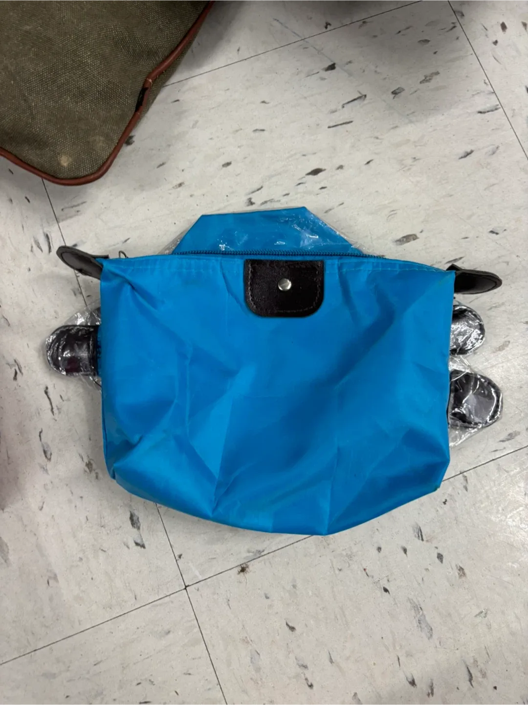 Travel bags pouches purses image indicator(8)