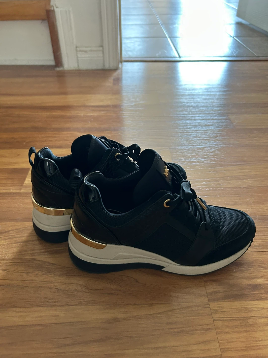 Michael Kors Sneakers, Size 6M - photo 2