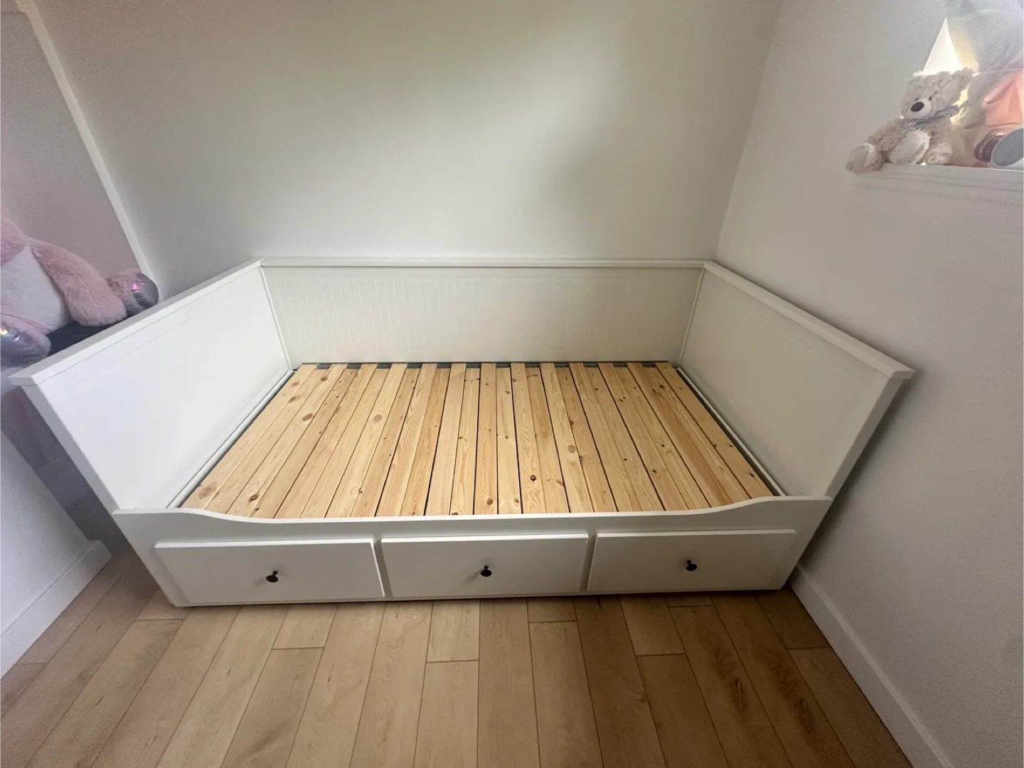 Moving Sale-IKEA Hemnes Daybed Frame with 3 Drawers image indicator(2)