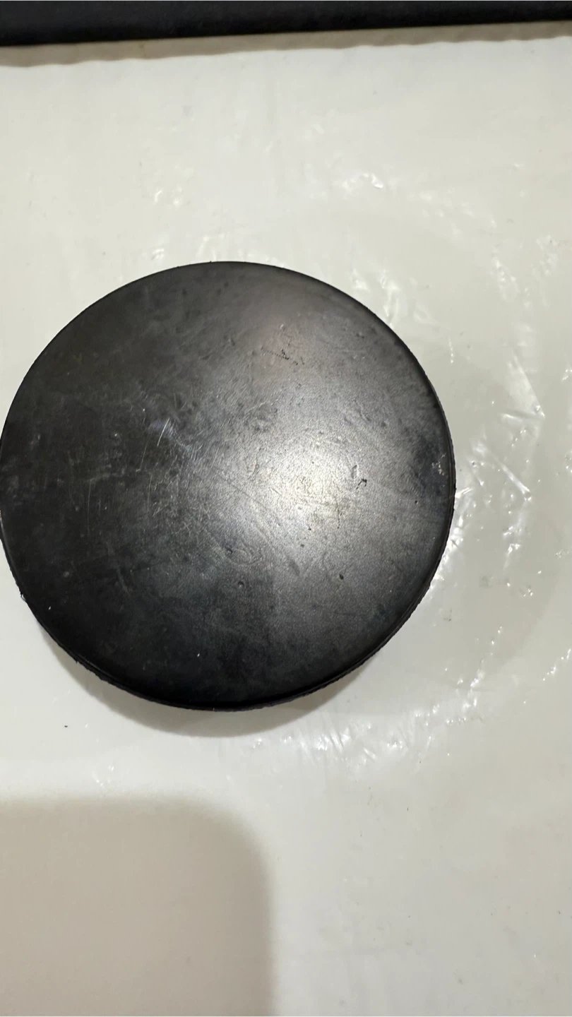 NY Islanders Hockey Puck - photo 4