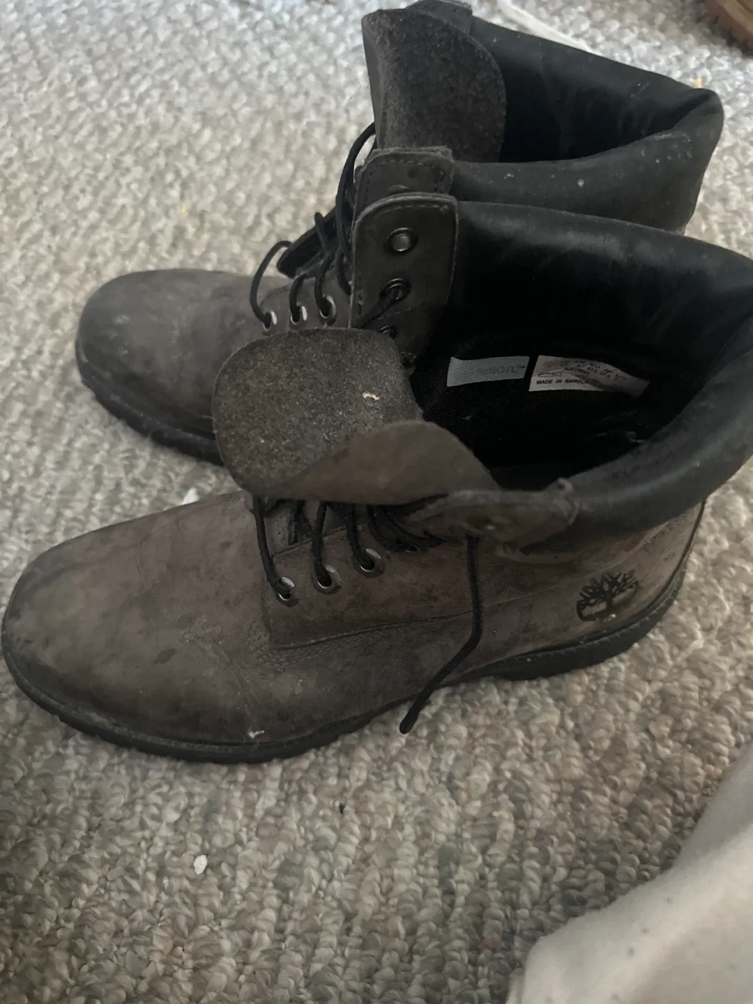 Grey silver Timberland Boots, Size 9 image indicator(3)