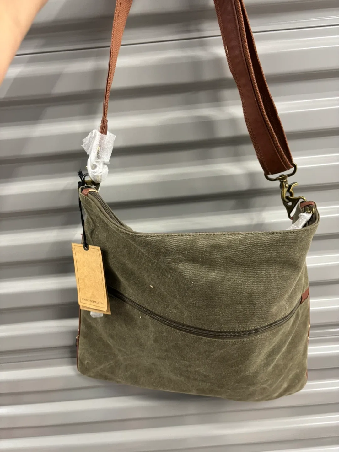 T-ROYALE New York Canvas Crossbody Bag image indicator(4)