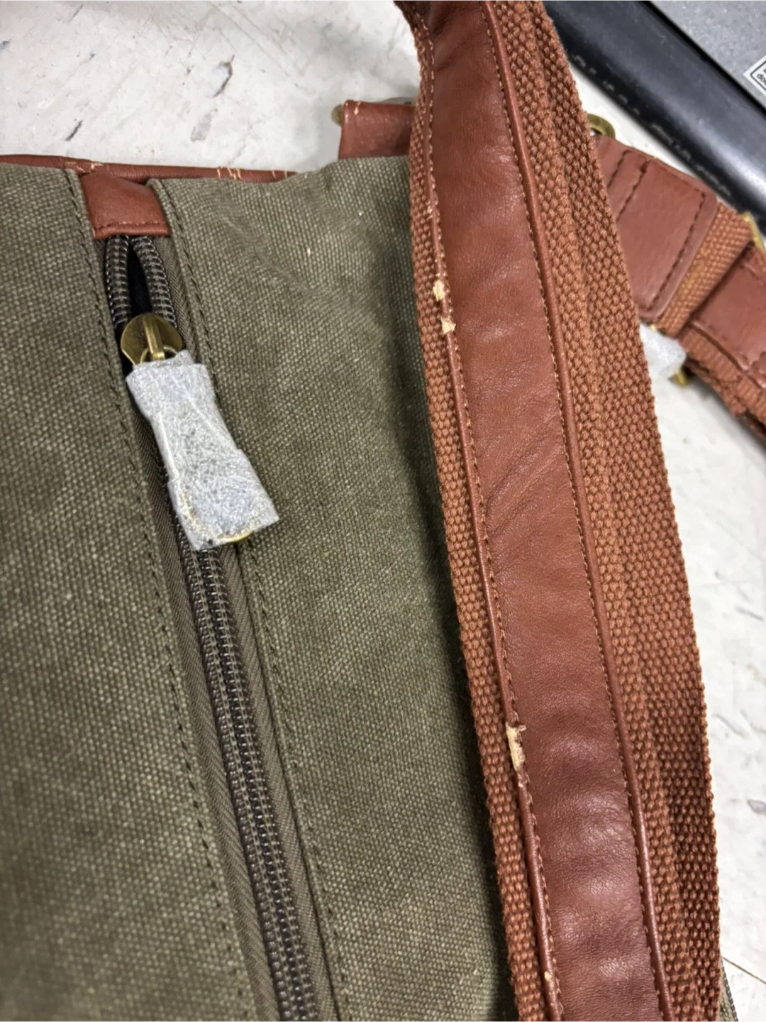 T-ROYALE New York Canvas Crossbody Bag image indicator(5)