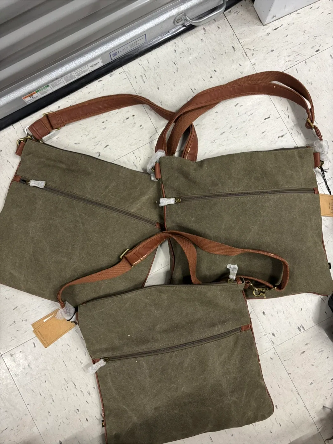 T-ROYALE New York Canvas Crossbody Bag image indicator(6)