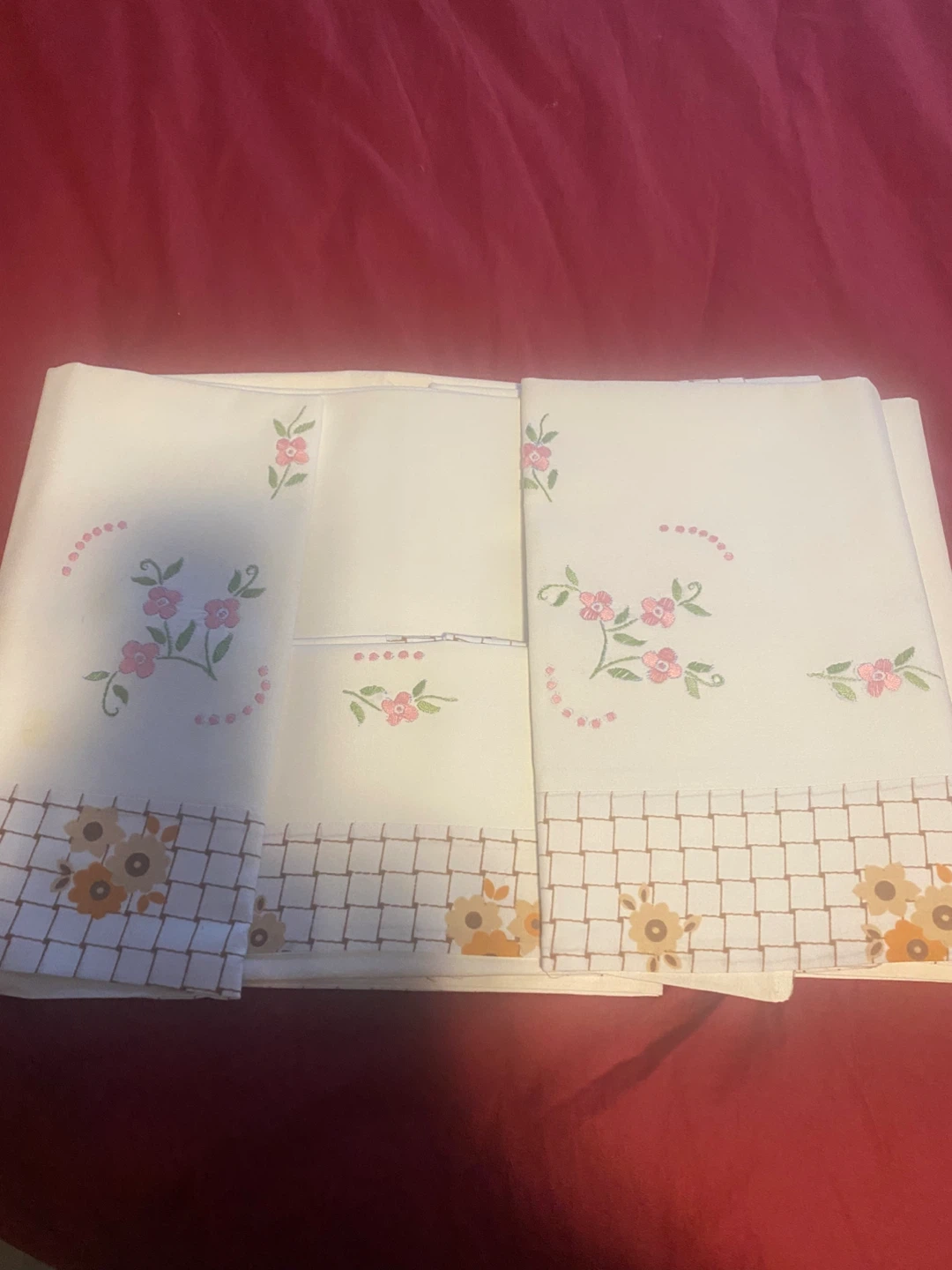 Vintage Floral Embroidered bed sheets from Italy - photo 2