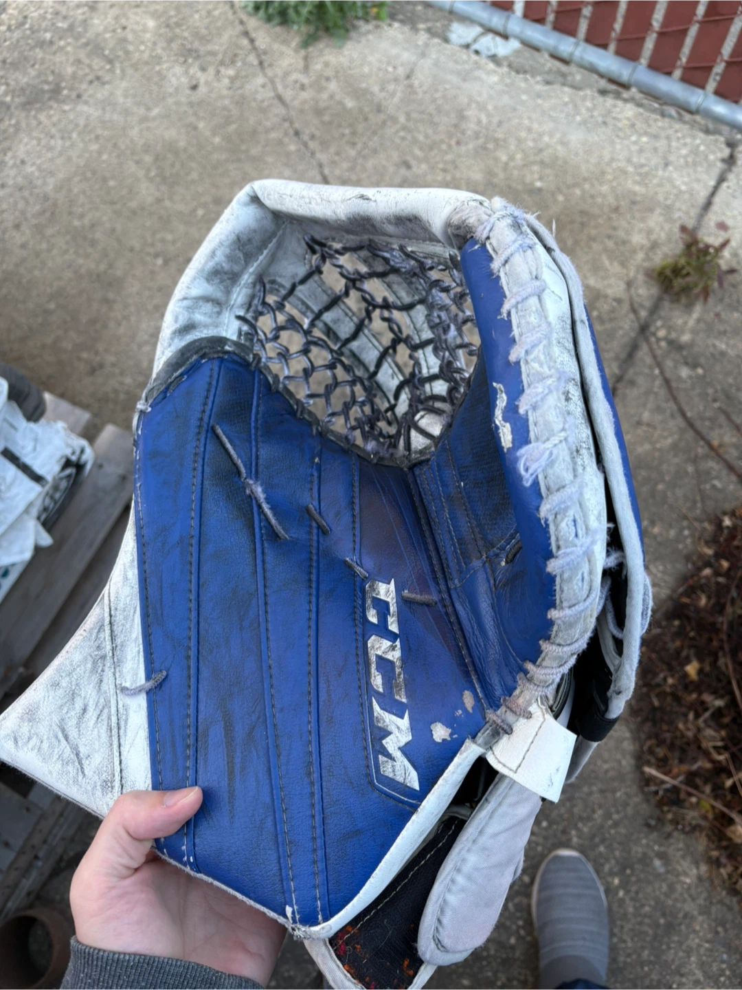 Senior CCM Hockey Goalie Glove - photo 2