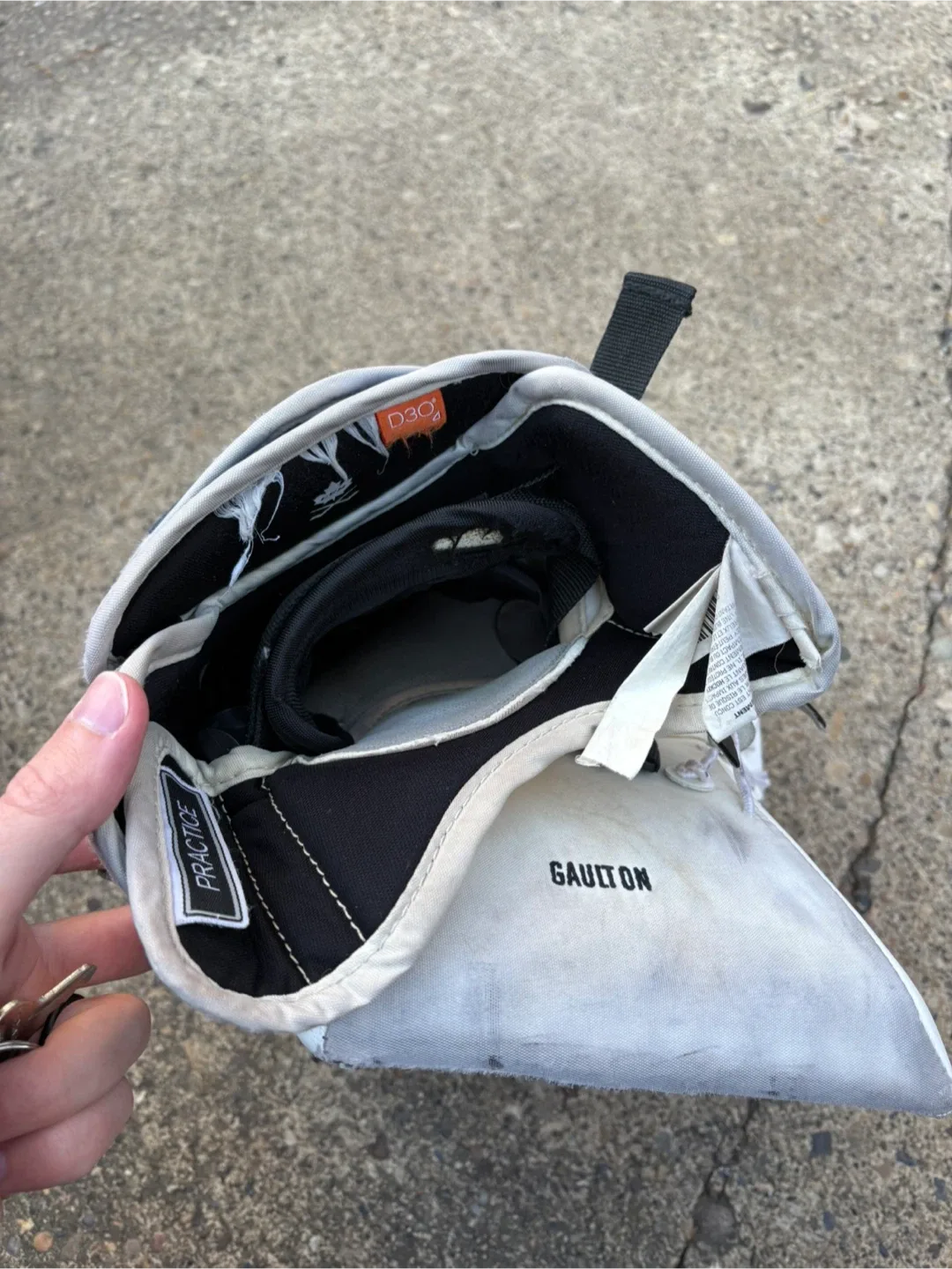 Senior CCM Hockey Goalie Glove image indicator(8)