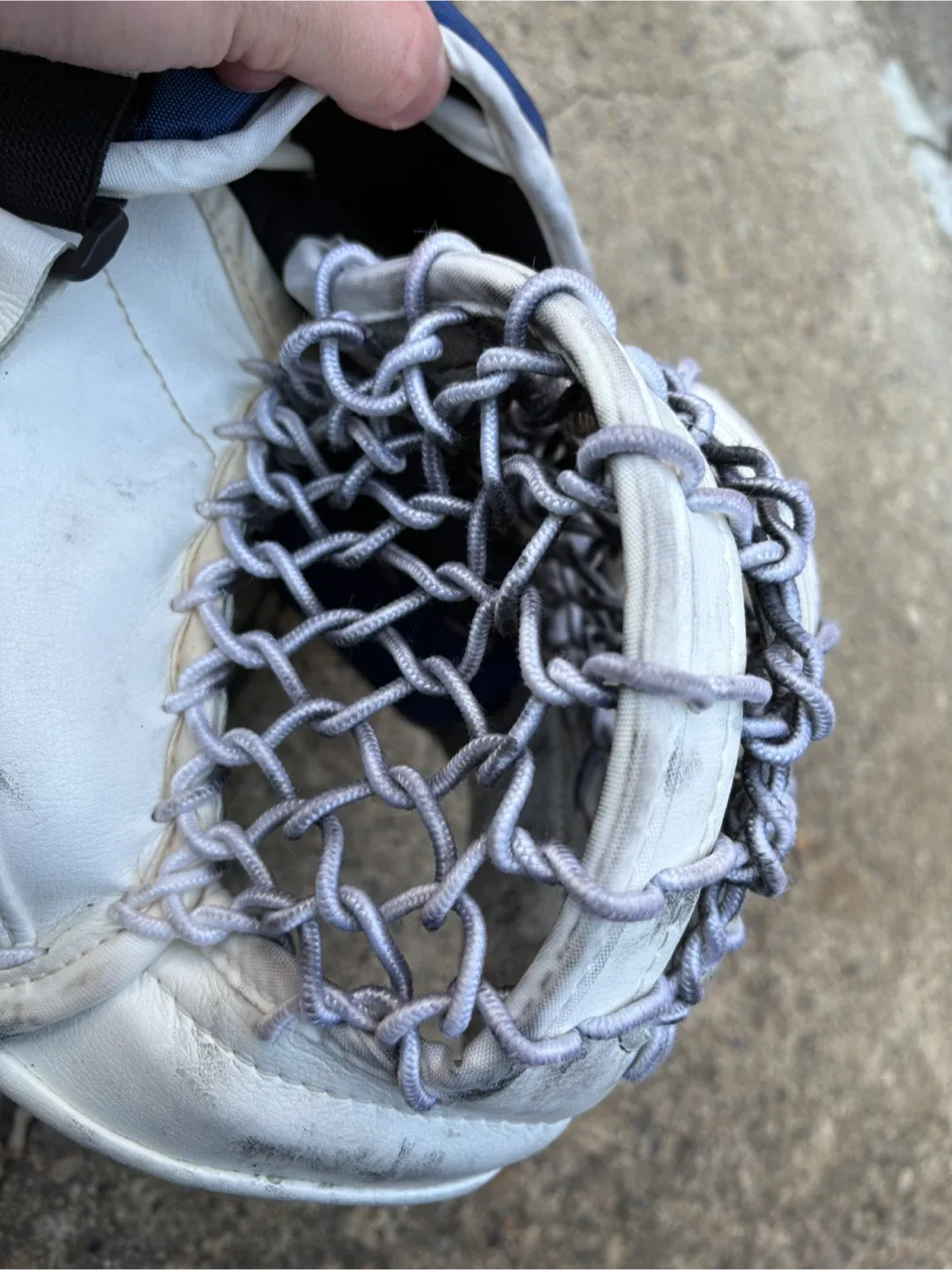 Senior CCM Hockey Goalie Glove image indicator(10)