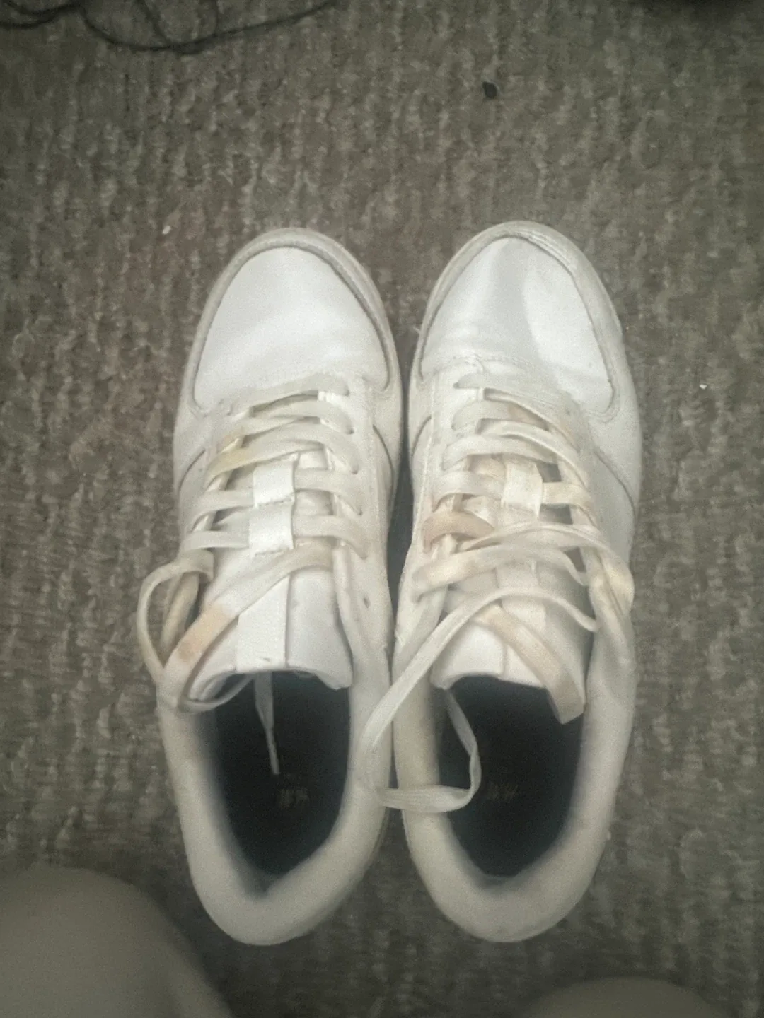 White Athletic Shoes image indicator(2)