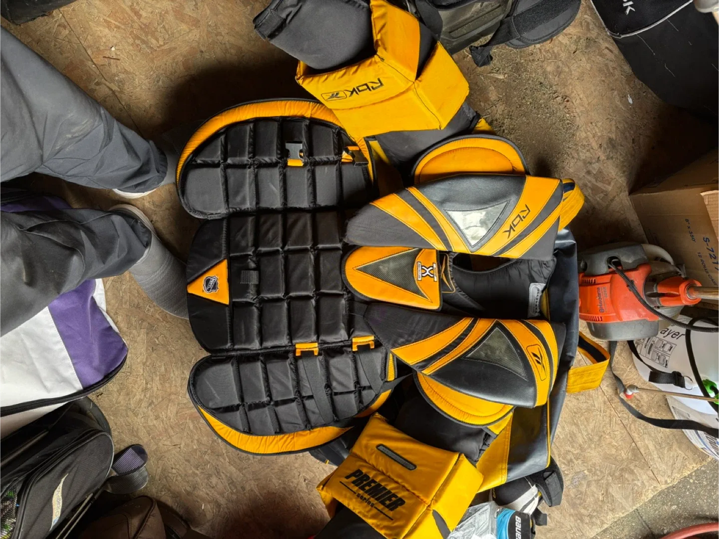 Senior Goalie Chest Protector XL image indicator(2)