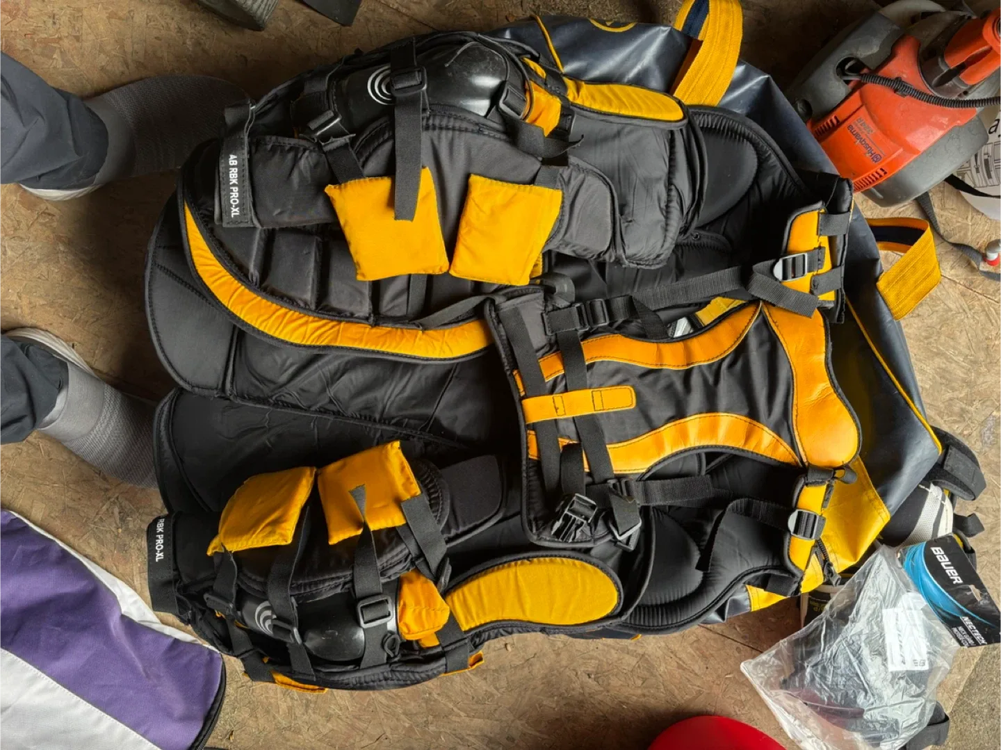 Senior Goalie Chest Protector XL image indicator(3)