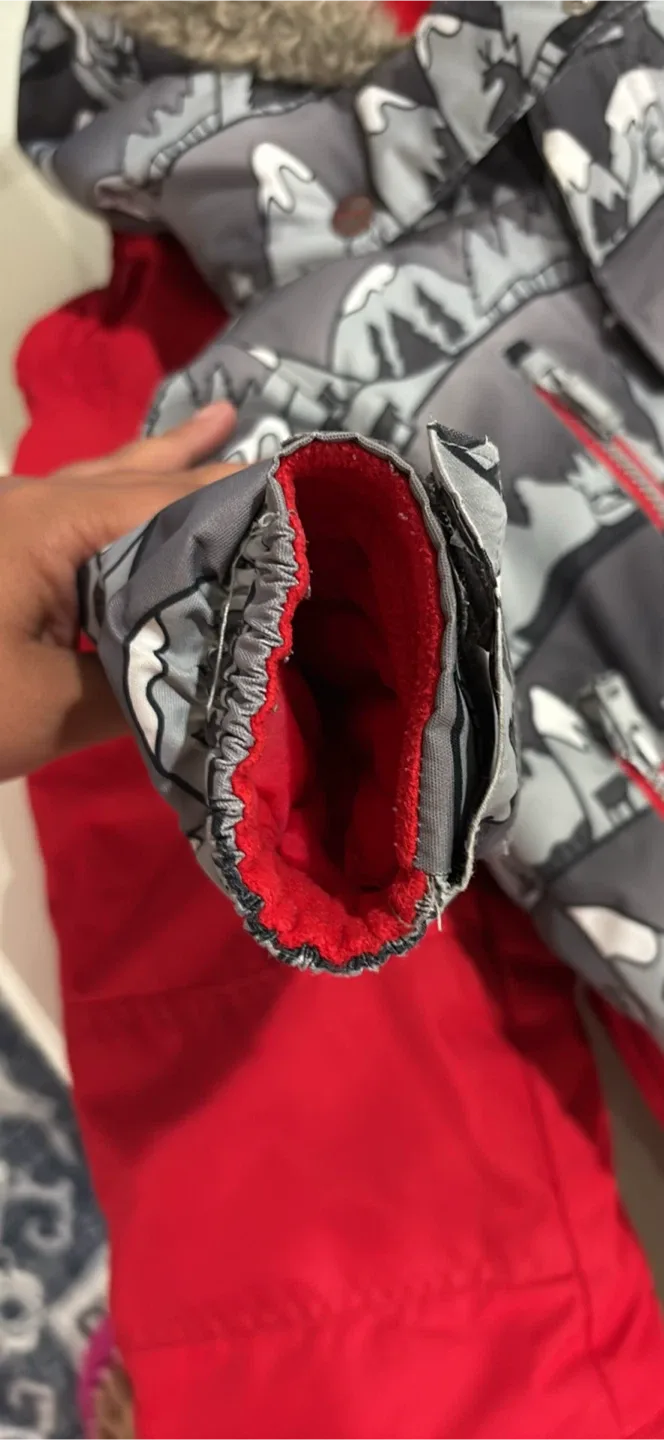 OshKosh B'gosh Snowsuit Set image indicator(3)