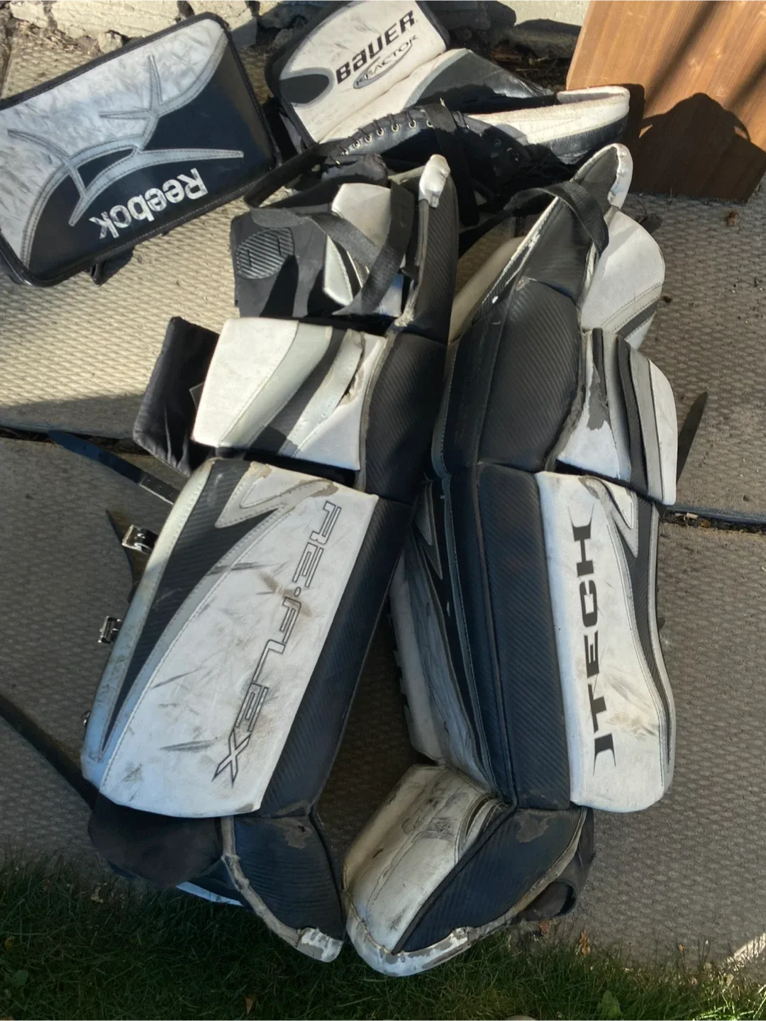 Senior Goalie Equipment Set image indicator(7)