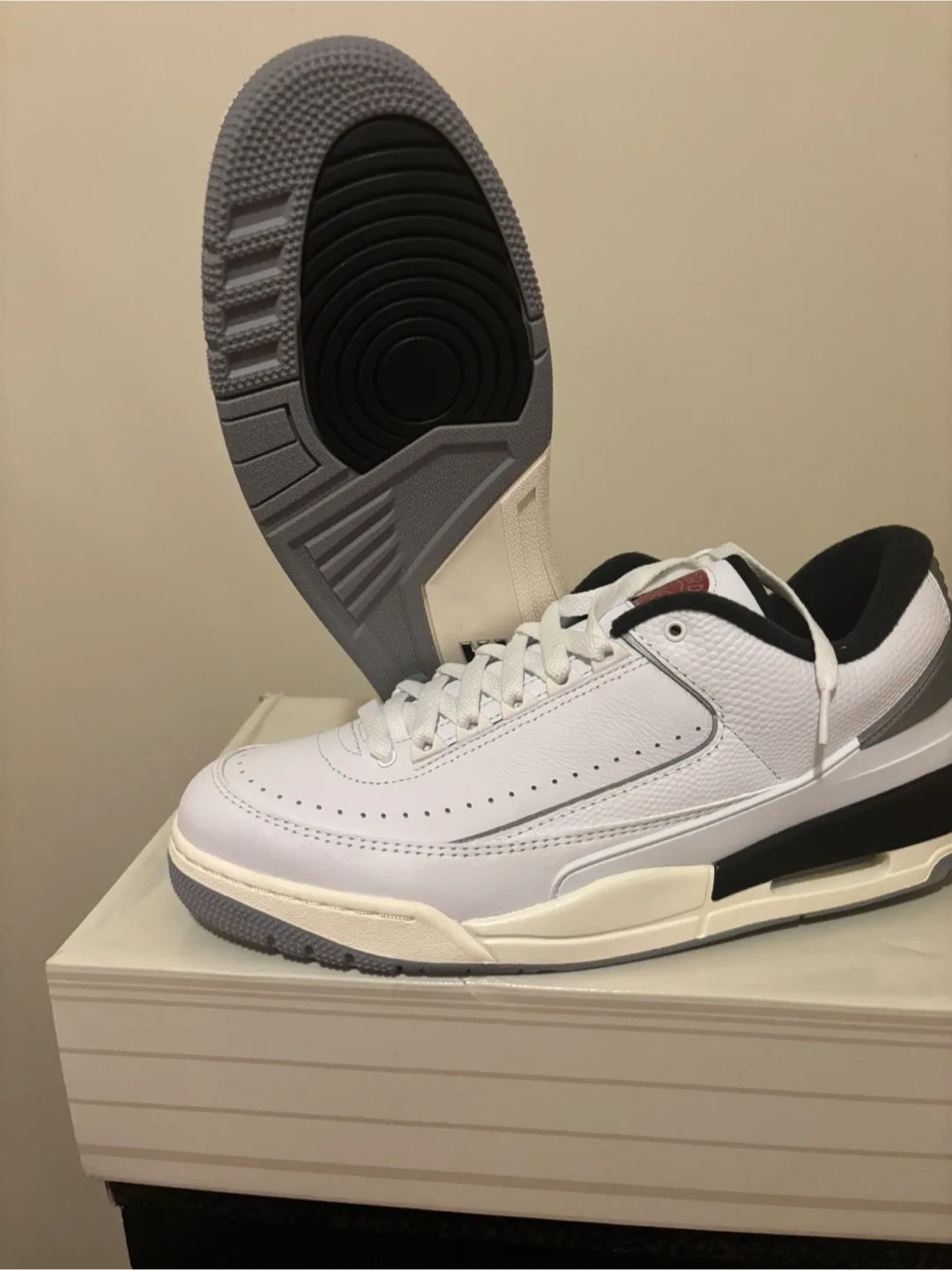 Nike Air Jordan 2 Low White/Black Size 13 image indicator(3)