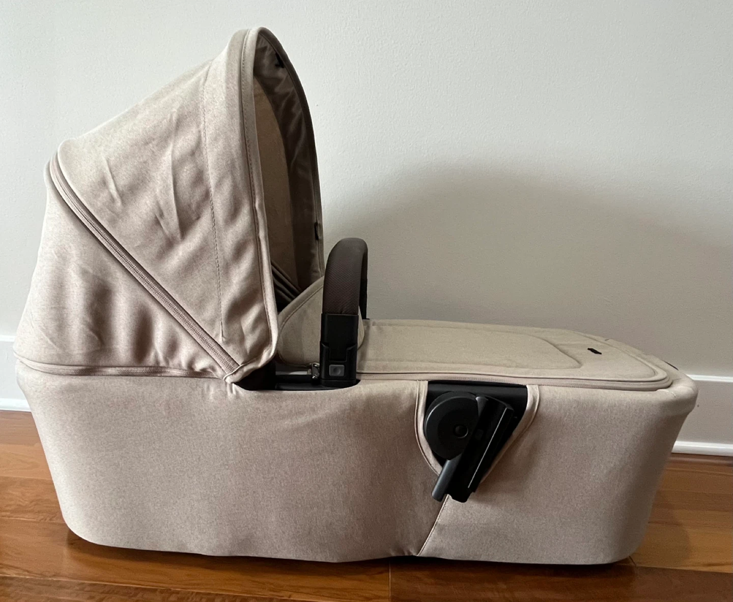 Joolz Aer Bassinet + unused fitted sheet