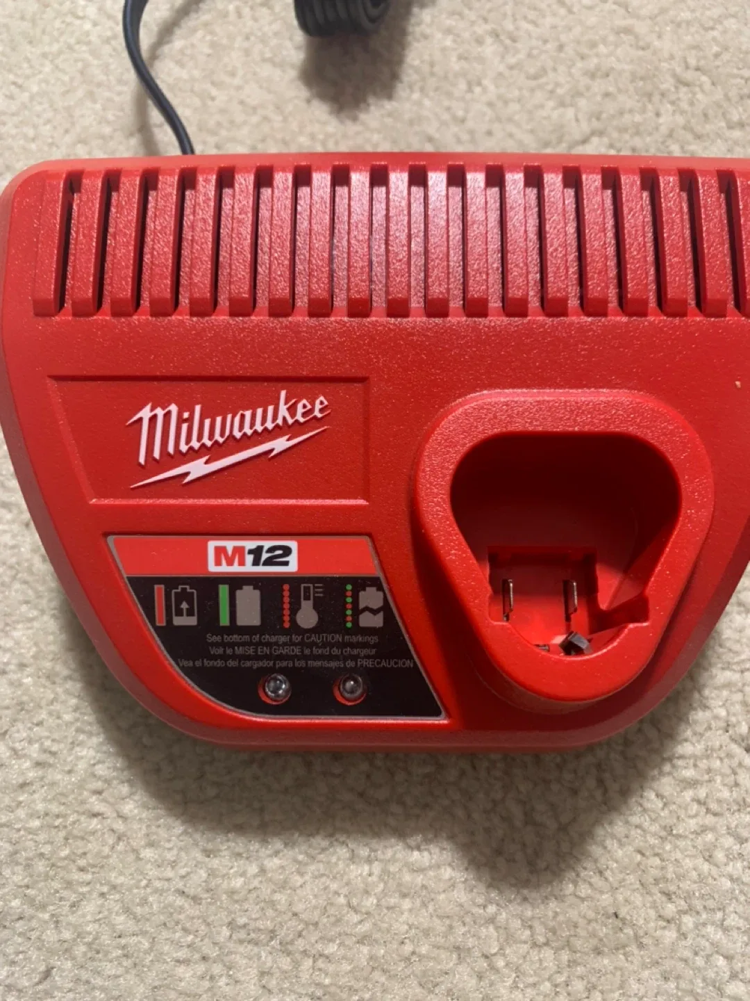 Milwaukee M12 Battery Charger image indicator(2)
