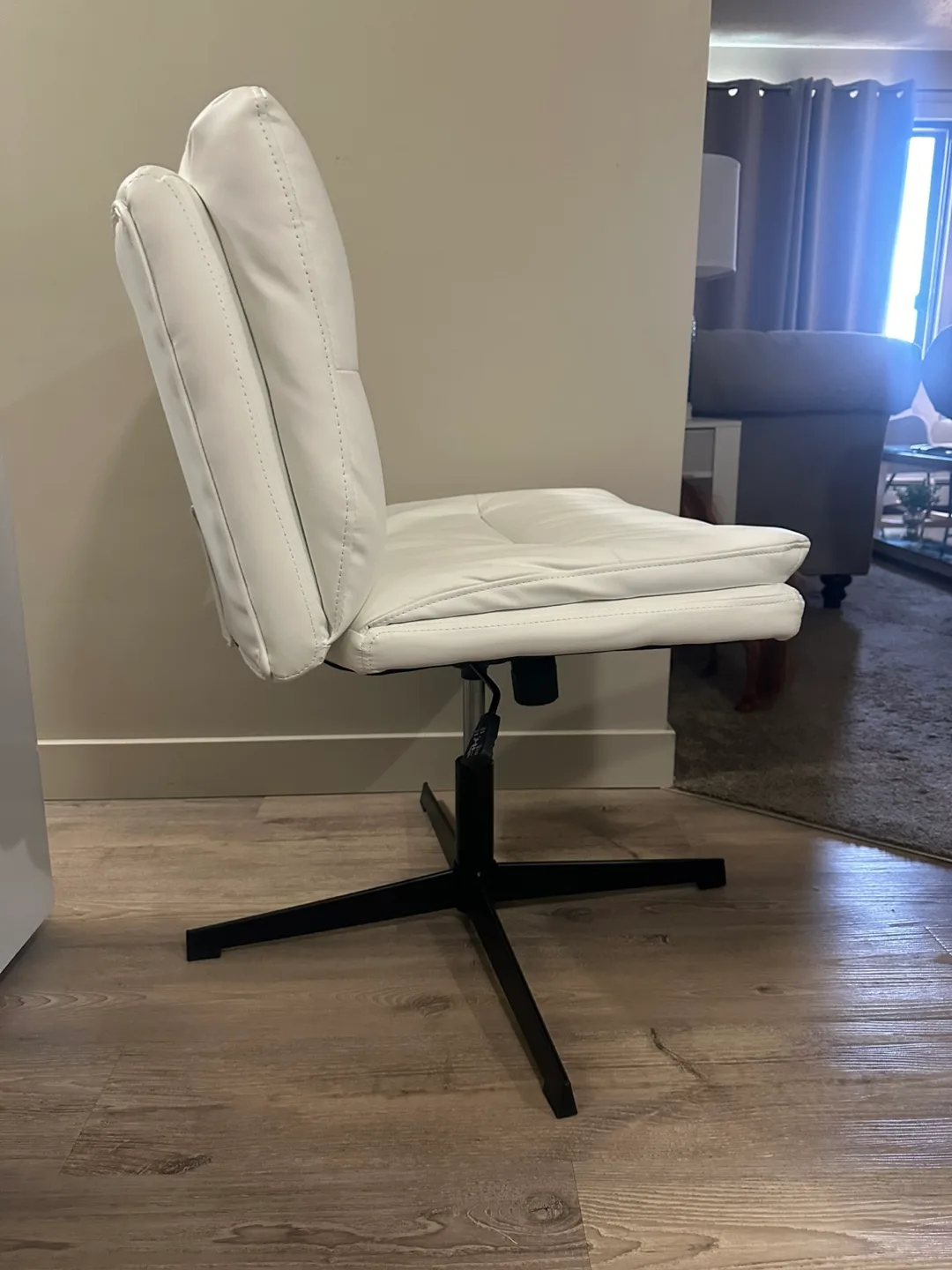 Brand‑new armless office/vanity chair-White image indicator(5)