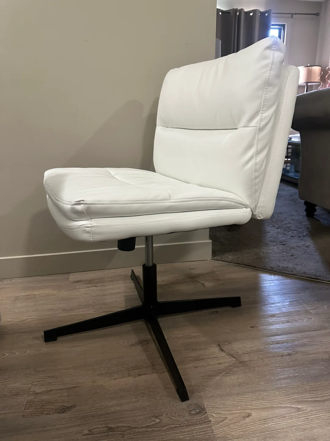 Brand‑new armless office/vanity chair-White image indicator(6)