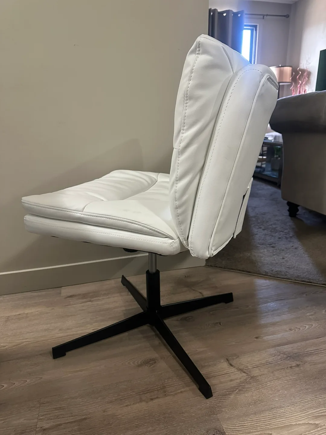Brand‑new armless office/vanity chair-White image indicator(3)