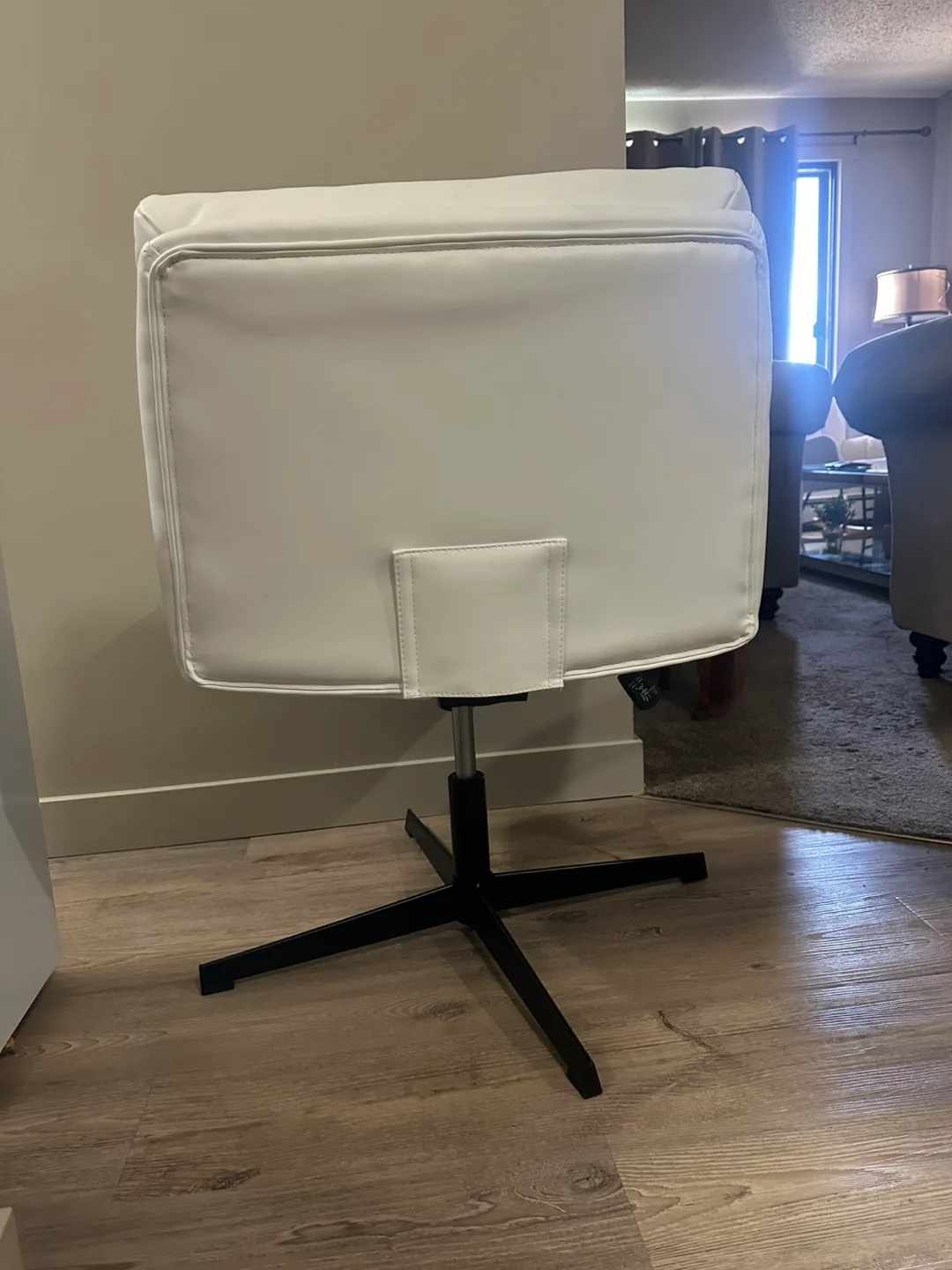 Brand‑new armless office/vanity chair-White image indicator(4)