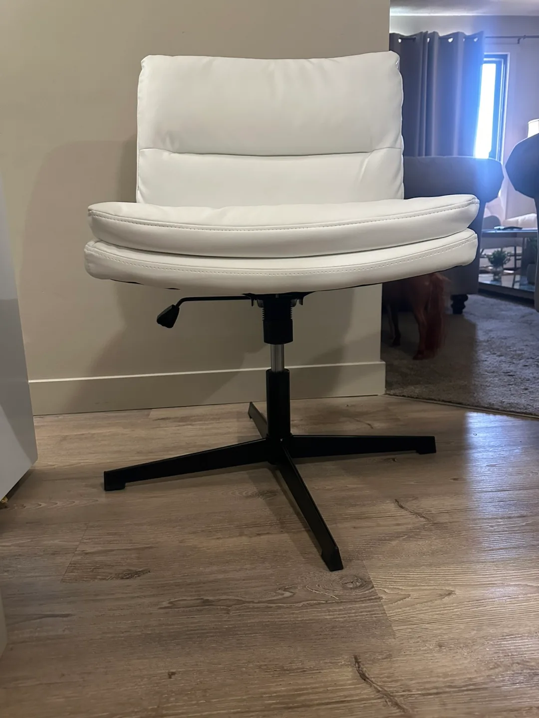 Brand‑new armless office/vanity chair-White image indicator(8)