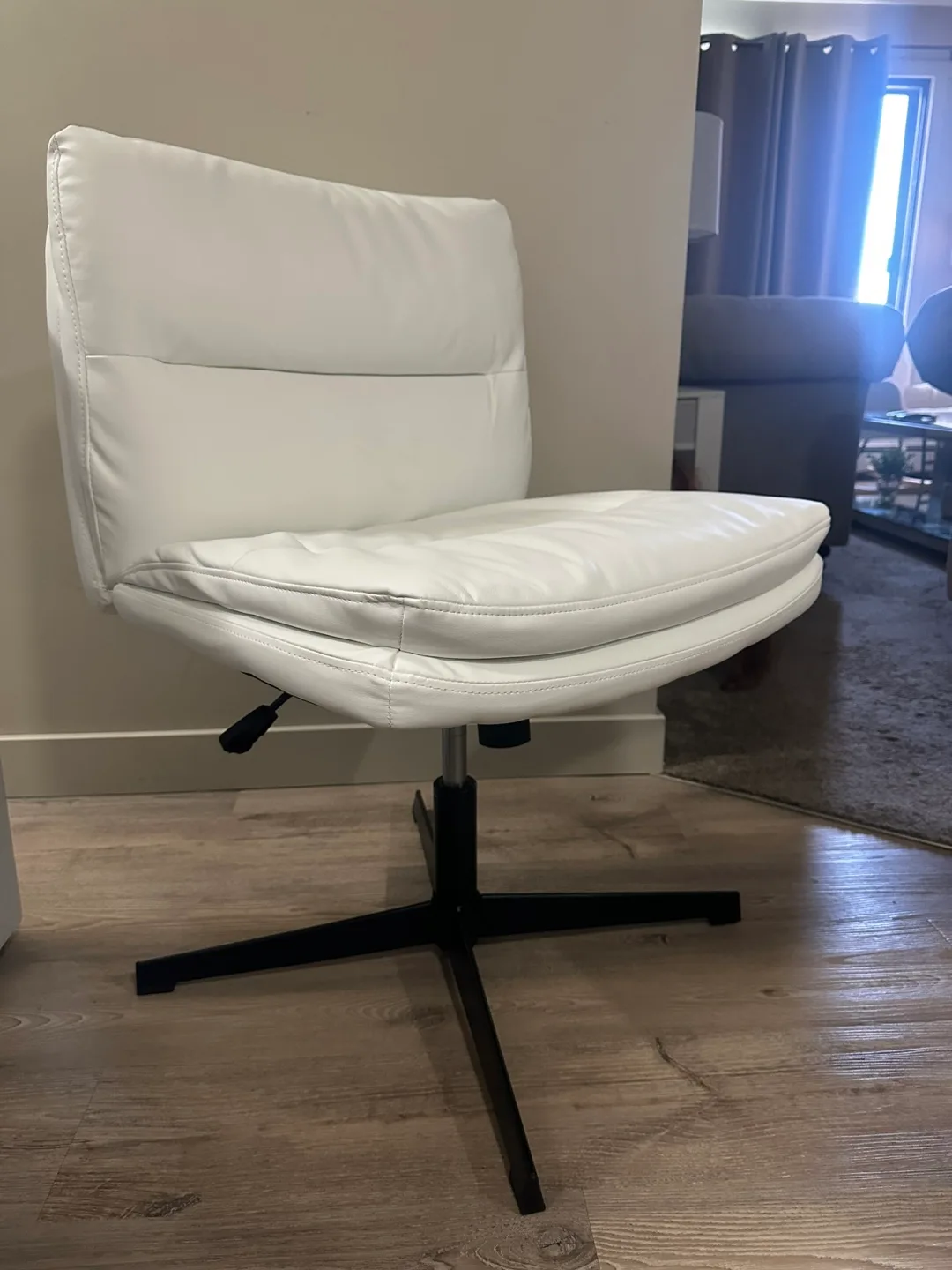 Brand‑new armless office/vanity chair-White image indicator(7)
