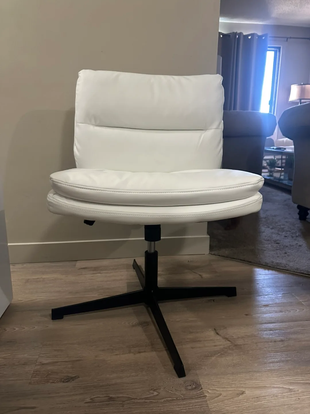Brand‑new armless office/vanity chair-White image indicator(10)