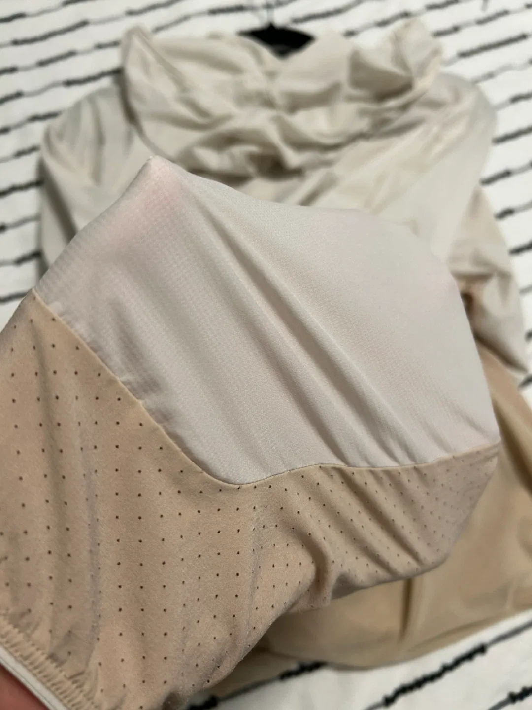 XXL Beige Windbreaker lulu lemon Jacket image indicator(5)