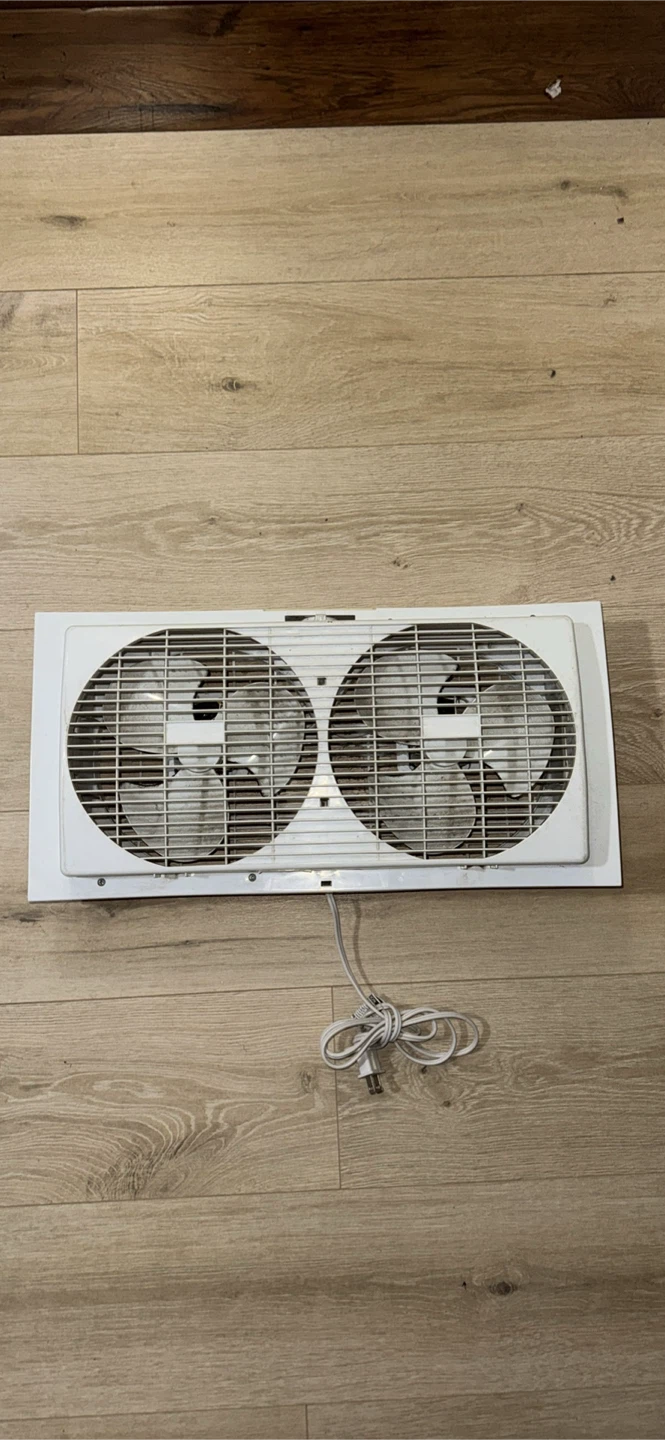 Window Fan with Dual Blades – Works Great