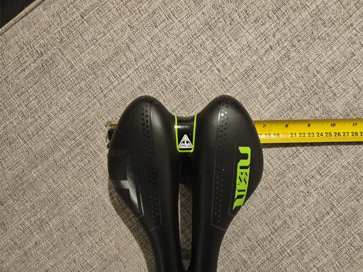 Nazu Bike Seat - Black & Green image indicator(2)