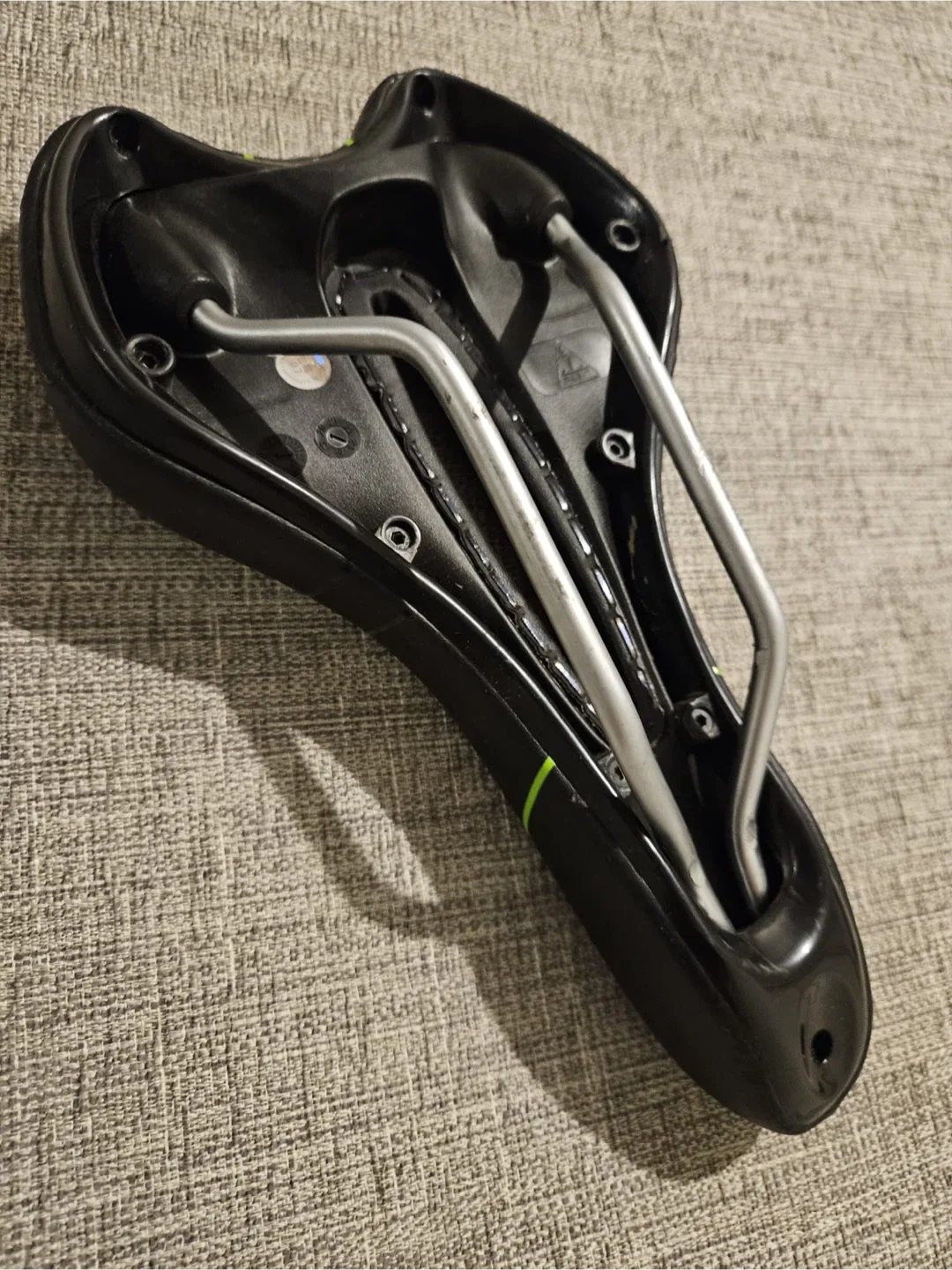 Nazu Bike Seat - Black & Green image indicator(4)