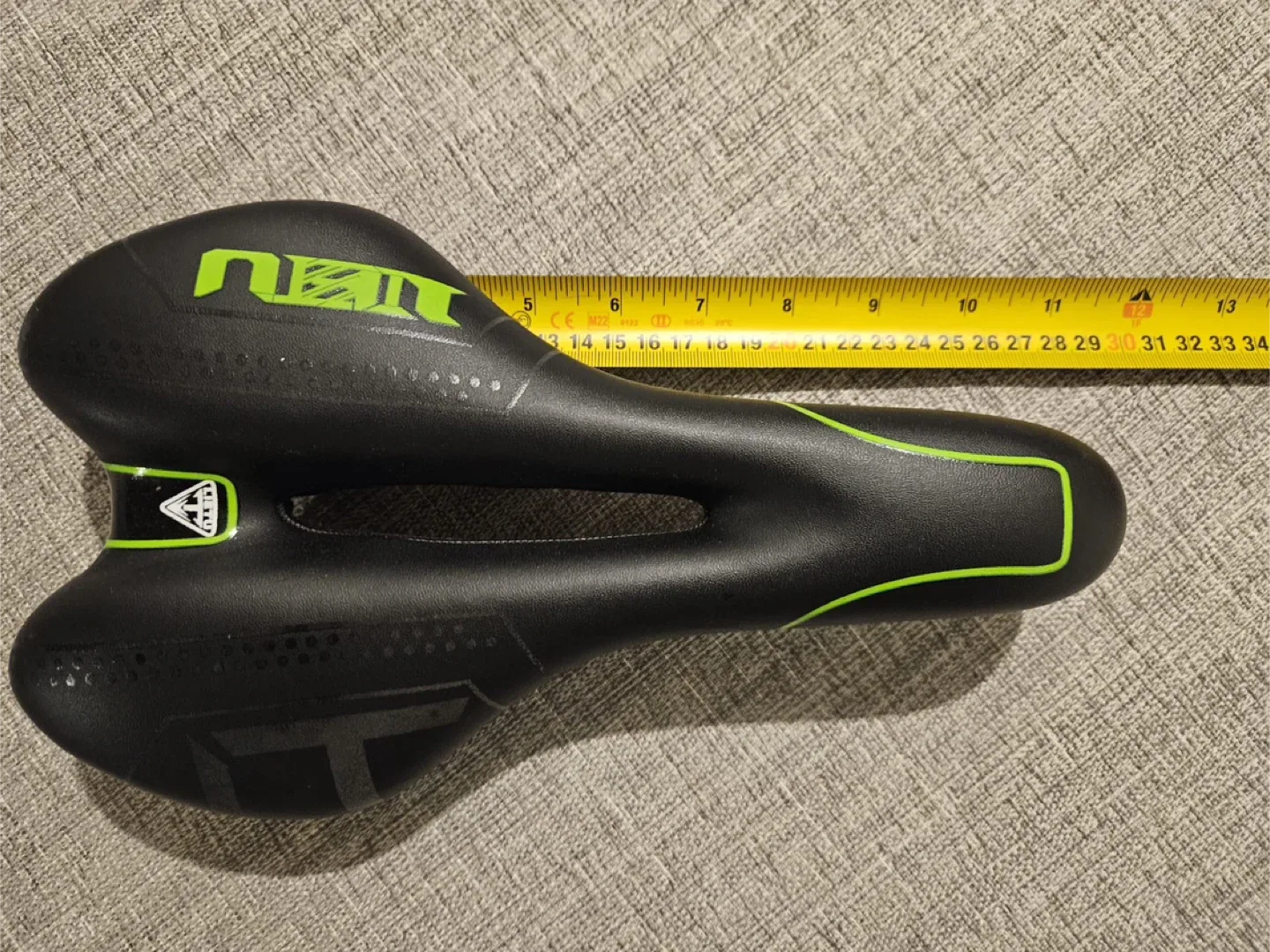 Nazu Bike Seat - Black & Green image indicator(6)