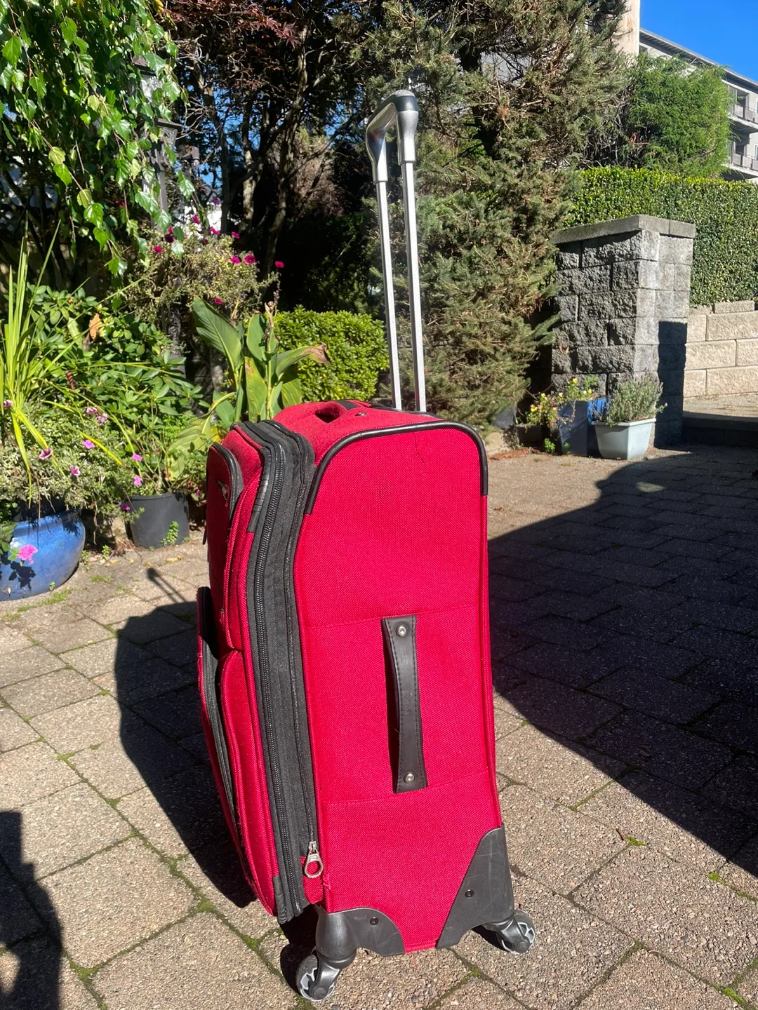 Red Rolling Suitcase image indicator(3)