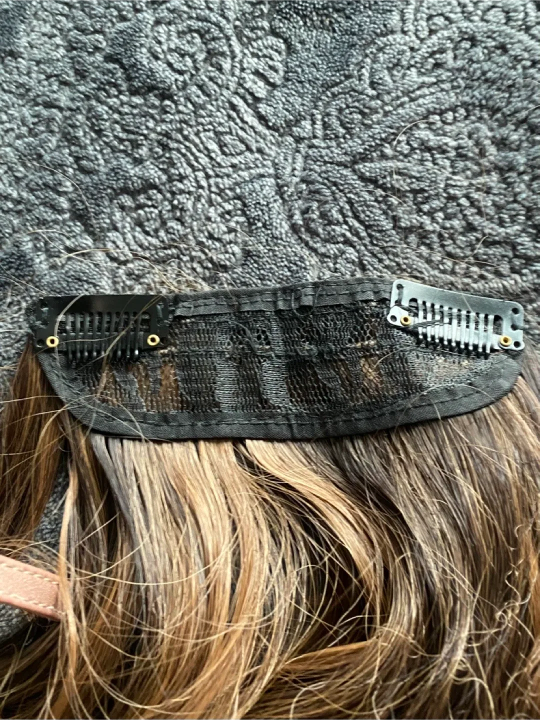 Premium synthetic 18” wavy Hair Extensions image indicator(2)