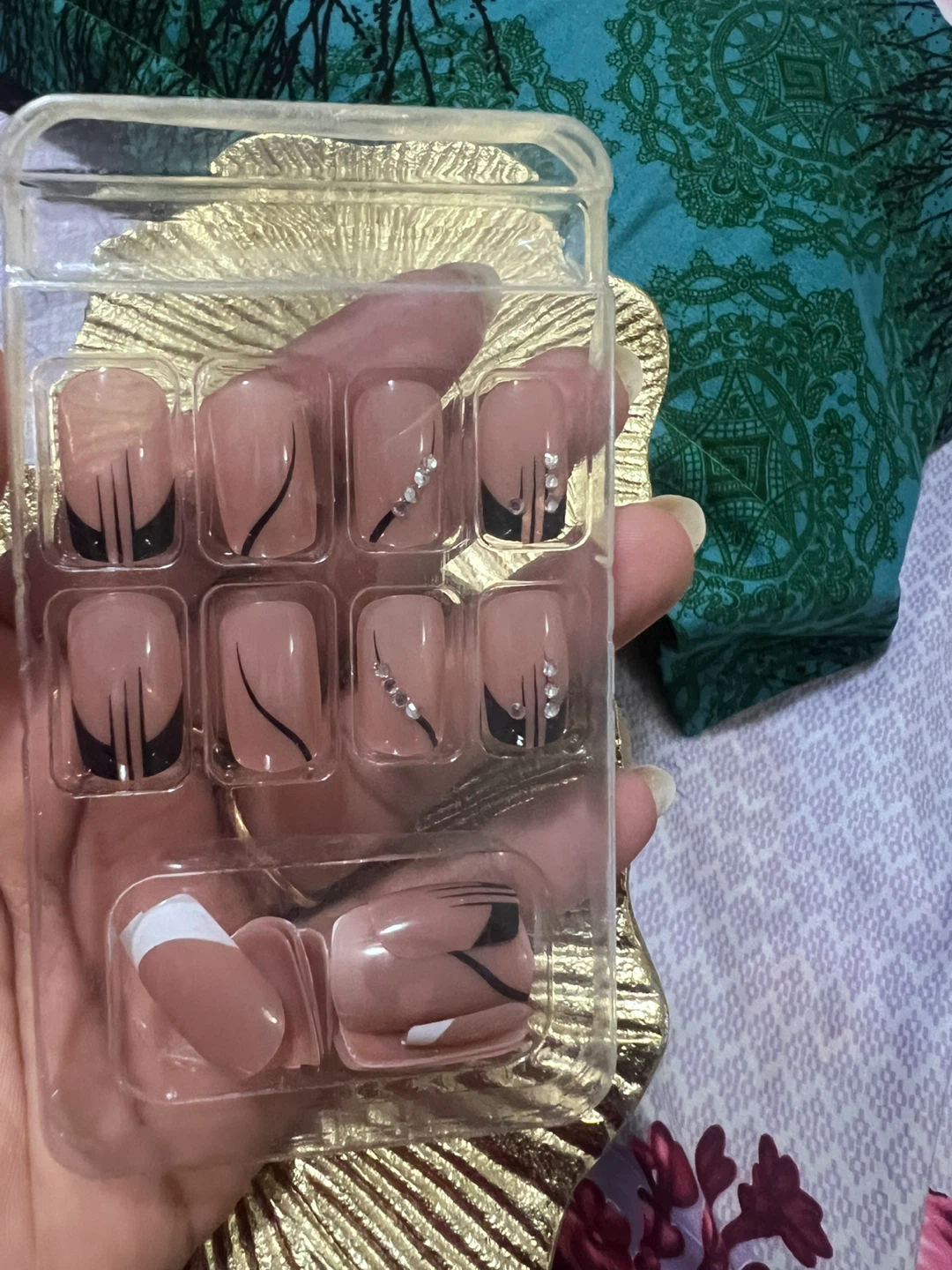 Press on nails