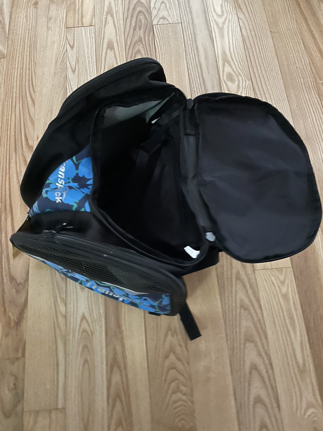 Transpack Ice Skate Backpack- Brand New with tags - photo 3