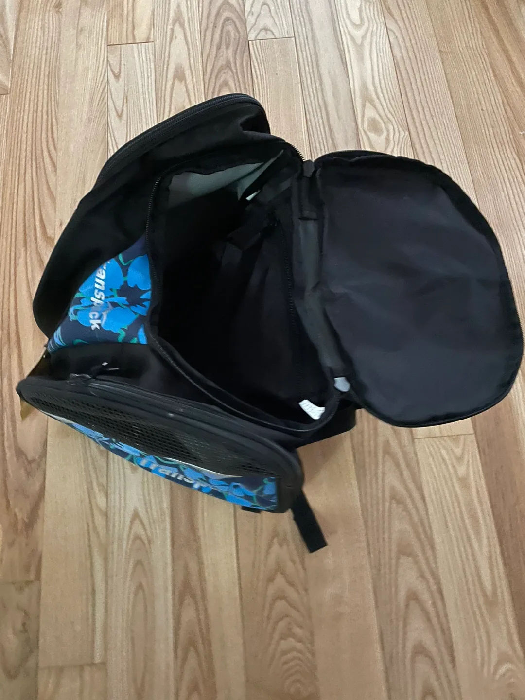 Transpack Ice Skate Backpack- Brand New with tags image indicator(3)