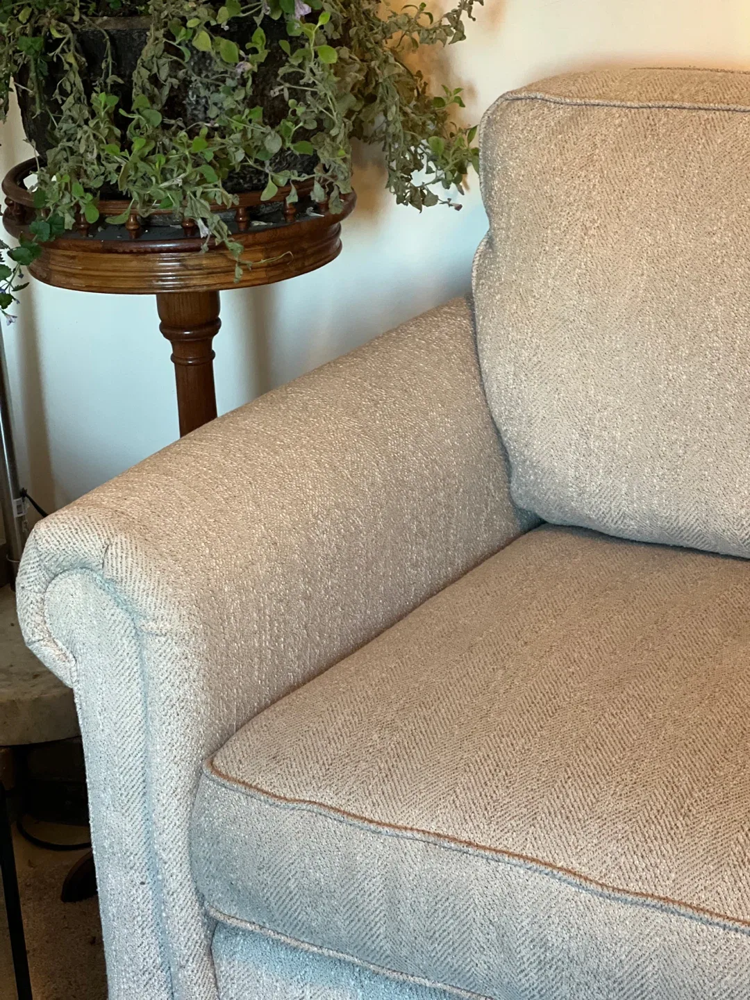 LaZboy sofa set image indicator(2)